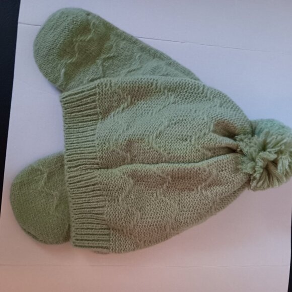WOMEN'S SAGE COLORED HAT AND MITTENS SET - Picture 4 of 4